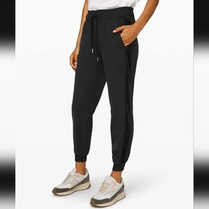lululemon On The Fly Joggers With Velvet Trim